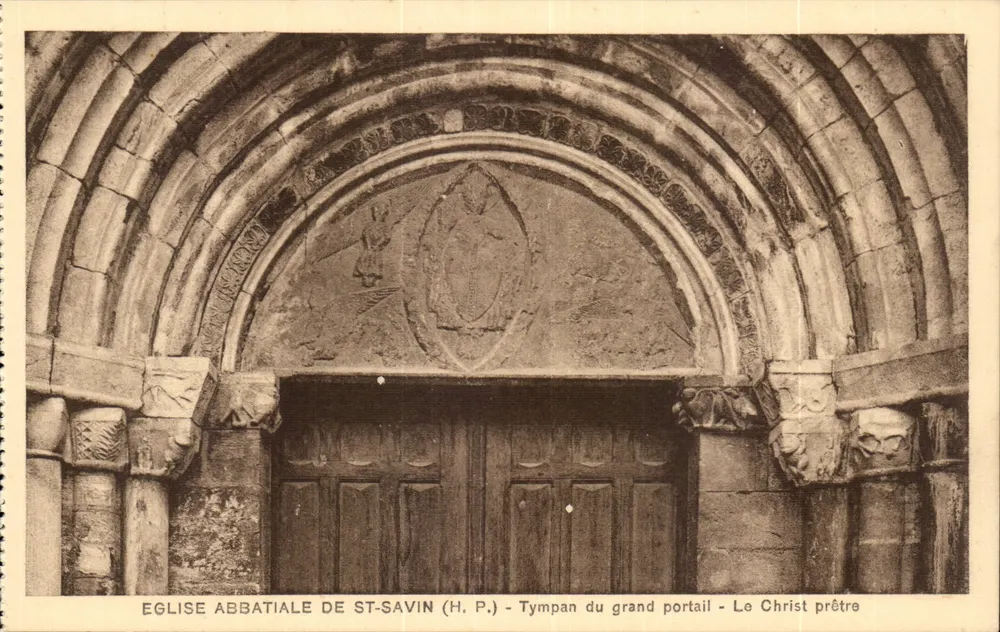 Abteikirche St-Savin (H. P.) — Tympan des großen Portals — Der Priester Christus - Vorderseite