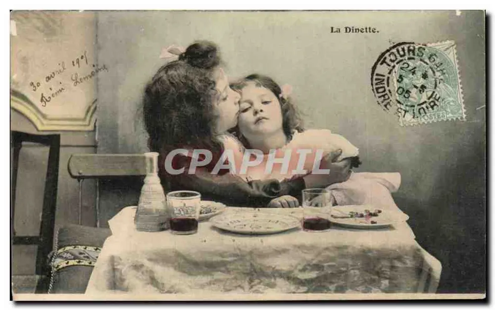 La Dinette. — Thema: junges Mädchen küsst ein Kind — Verlag nicht sichtbar, Seriennummer nicht sichtbar - Vorderseite