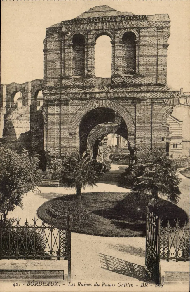 Bordeaux — As Ruínas do Palácio Gallien — BR-268 - Frente