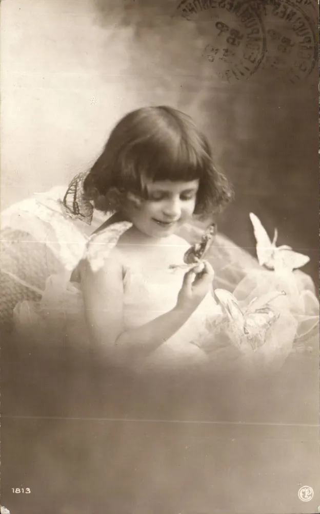 Mädchen in einem Feenkleid mit Schmetterlingen — Foto-Studio — Nr. 1813 - Vorderseite