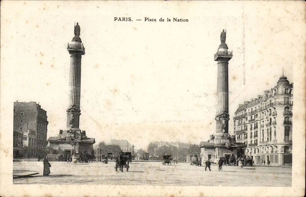 Paris — Place de la Nation — vista da coluna da República - Frente