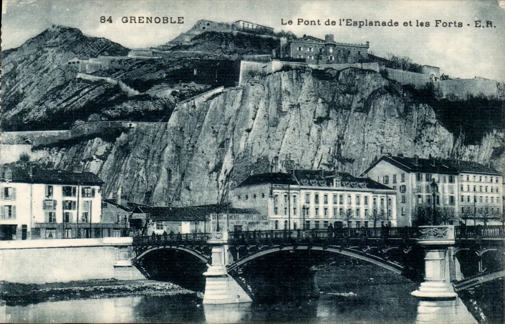 Grenoble — O Ponte da Esplanada e os Fortes — E.R. - Frente
