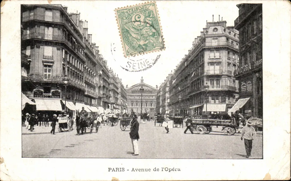 PARIS - Avenue de l'Opéra — vista da rua com o Ópera Garnier no fundo — editor não identificado - Frente