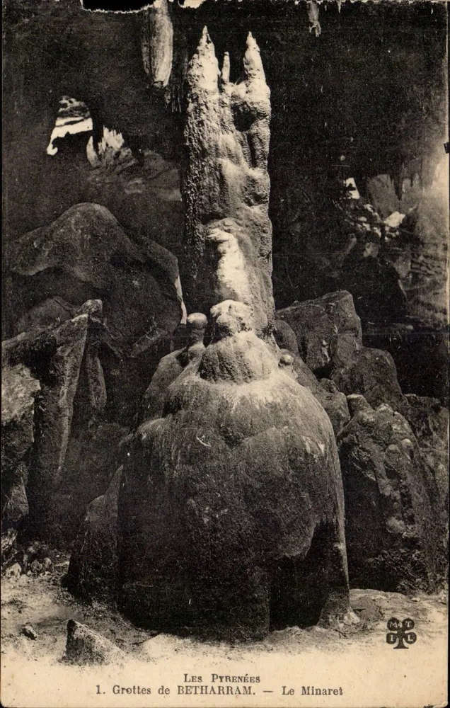 Os Pirineus — Grutas de Bétharram — O Minaret - Frente