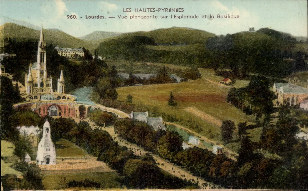 Lourdes — Luftbild der Esplanade und der Basilika — Editionen « Pyrénées-Océan » - Vorderseite