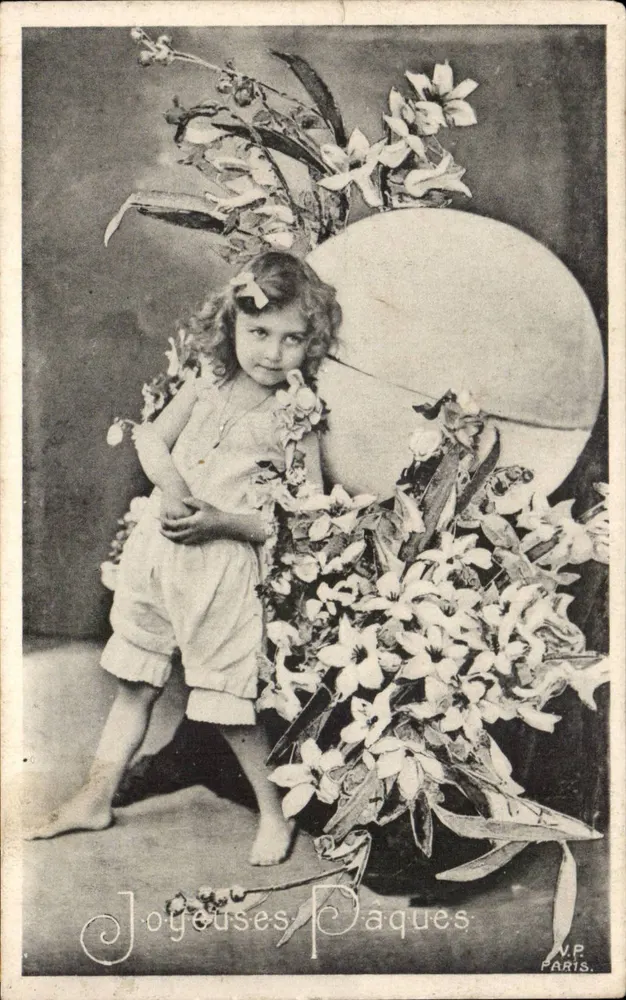 Menina em traje de Páscoa — V.P. PARIS — número de série não visível - Frente