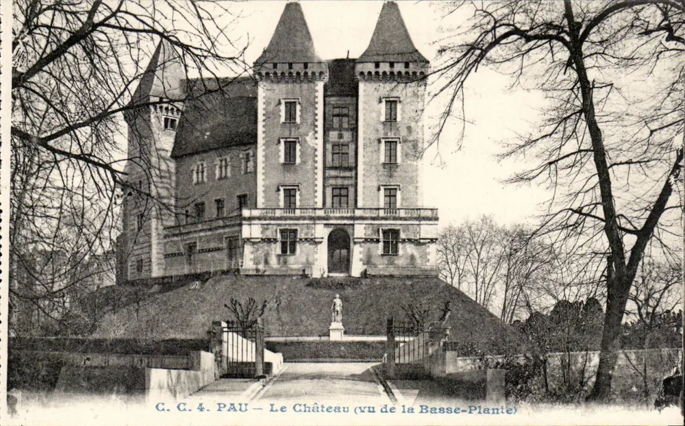 Pau — Schloss (von der Niederen Ebene aus gesehen) — Carnache, Verlag Paul - Vorderseite