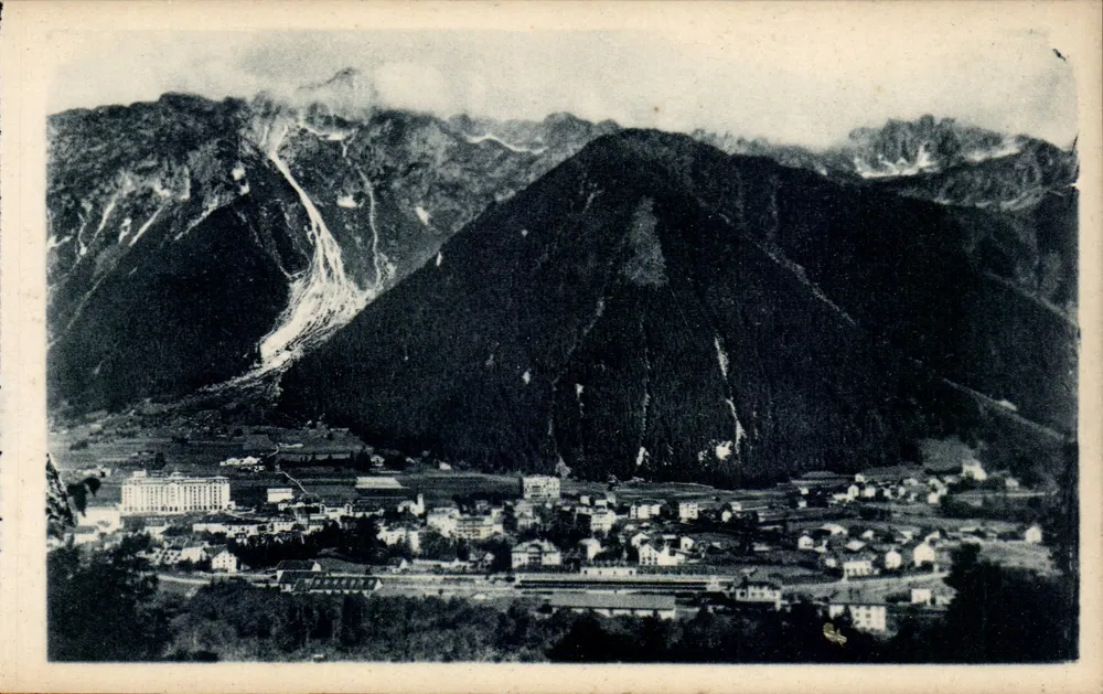 Chamonix e o Brévent — vista panorâmica — G. Tairraz, fot.édit. Chamonix-Mont-Blanc - Frente