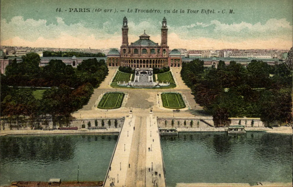 Paris (16e arr.) — O Trocadéro visto da Torre Eiffel — C. M. - Frente