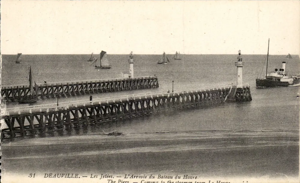 Deauville — Die Piers — Ankunft des Bootes aus Le Havre - Vorderseite