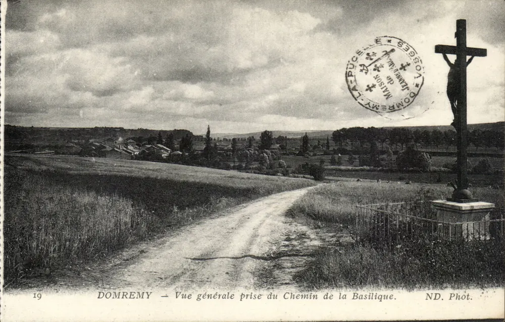 Domremy — Allgemeiner Blick vom Weg zur Basilika — ND. Phot. - Vorderseite