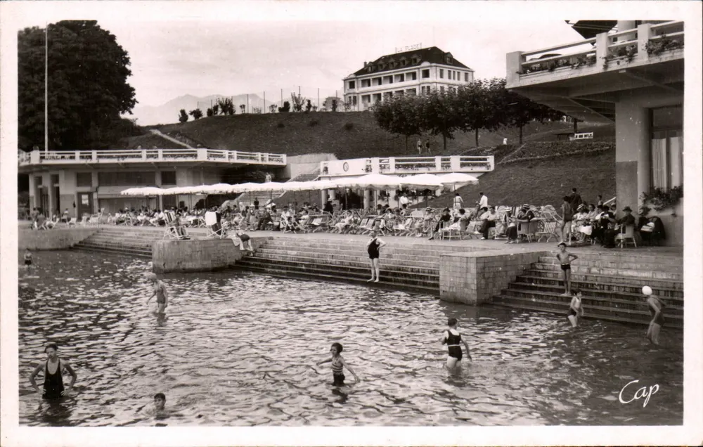 Évian-les-Bains — A praia — Real-Photo Strasbourg - Frente