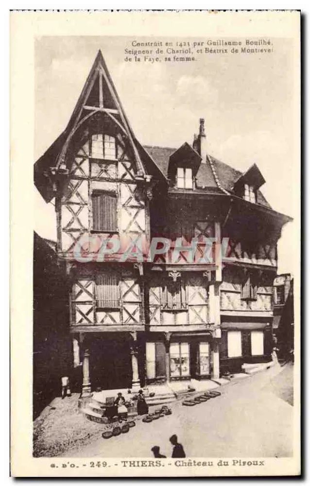 Castelo do Pisoroux — Thiers — Construído em 1421 por Guillaume Bouilhédé e Béatrix de Montrevel - Frente