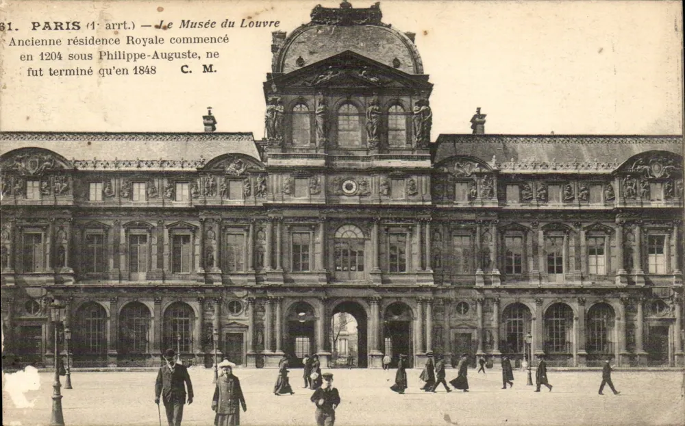 Paris (1er arrt.) — O Museu do Louvre — Antiga residência Real iniciada em 1204 sob Filipe-Augusto, foi concluído apenas em 1848 — C. M. - Frente