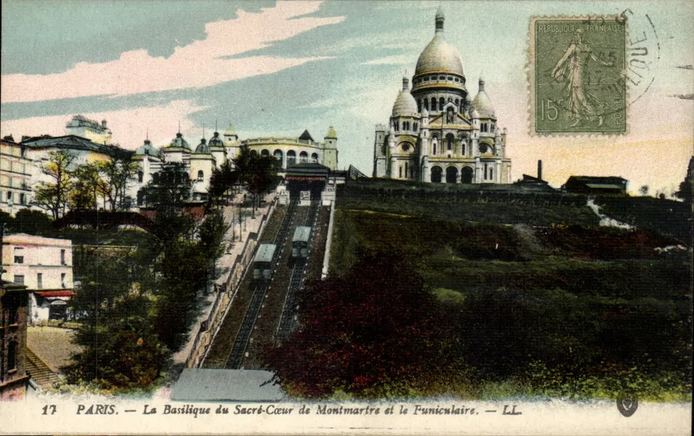 Paris — A Basílica do Sagrado Coração de Montmartre e o Funicular — LL - Frente