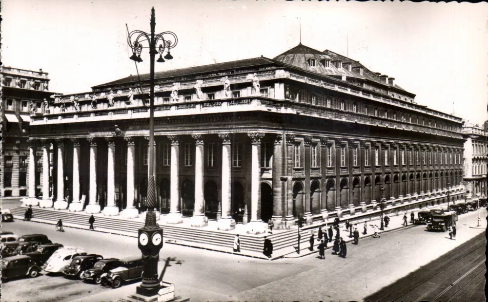 Bordeaux — O Grande Teatro — Construído por Victor-Louis de 1777 a 1780 - Frente