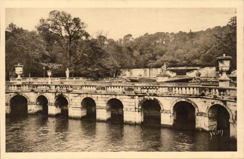 Die römischen Bäder — Nîmes (Gard) — Éditions d'Art YVON - Vorderseite
