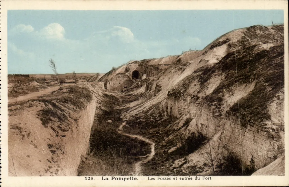 La Pompelle — Die Schützengräben und Eingang zum Fort — n°425 - Vorderseite