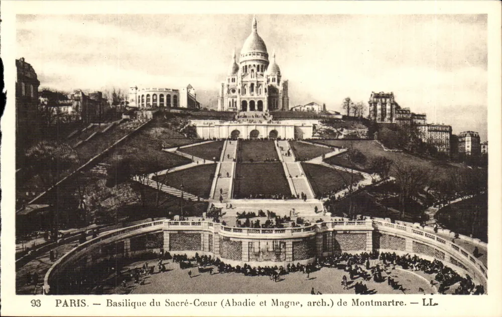 PARIS — Basilika des Heiligen Herzens (Abadie et Magne, arch.) von Montmartre — LL - Vorderseite