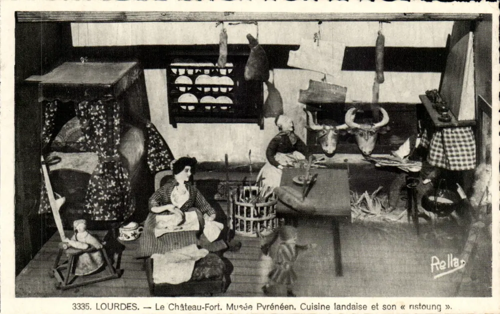 Lourdes — Schloss-Fort. Pyreneen-Museum. Landes-Küche und ihr « ristoung » — Rella - Vorderseite
