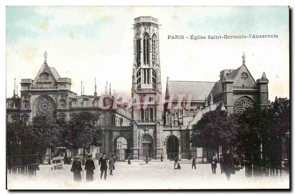 Paris - Igreja de Saint-Germain-l'Auxerrois — vista do edifício com seu campanário e vitrais, com alguns transeuntes - Frente
