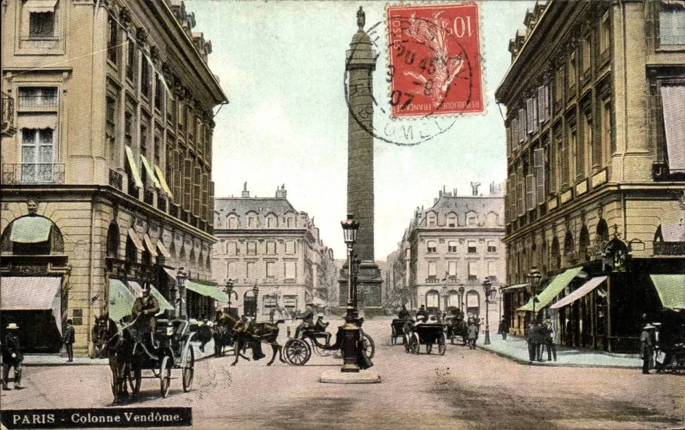Paris - Coluna Vendôme — vista da praça com carruagens — editor não identificado, número de série não visível - Frente