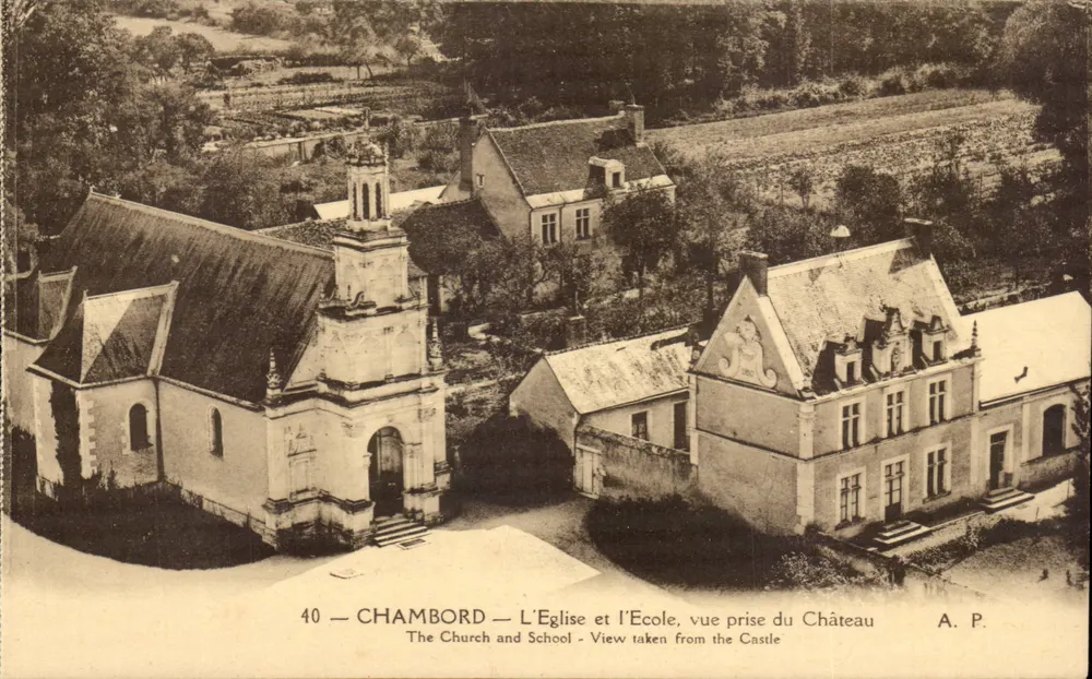 Chambord — Die Kirche und die Schule, Blick vom Schloss aus — A. P. - Vorderseite