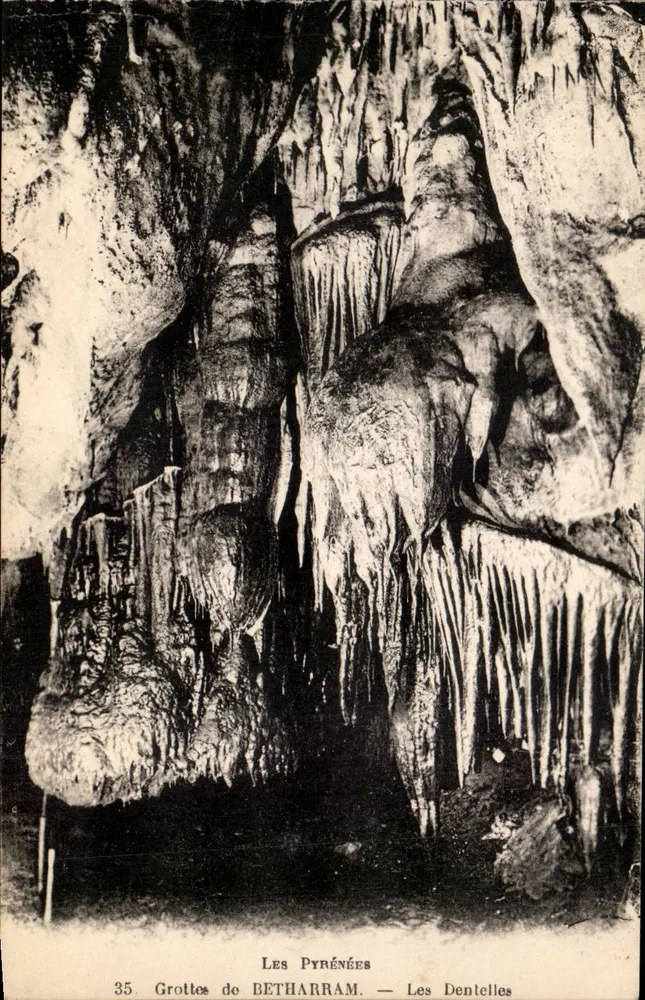 As Dentelas — Grutas de BETHARRAM — Os Pirineus - Frente