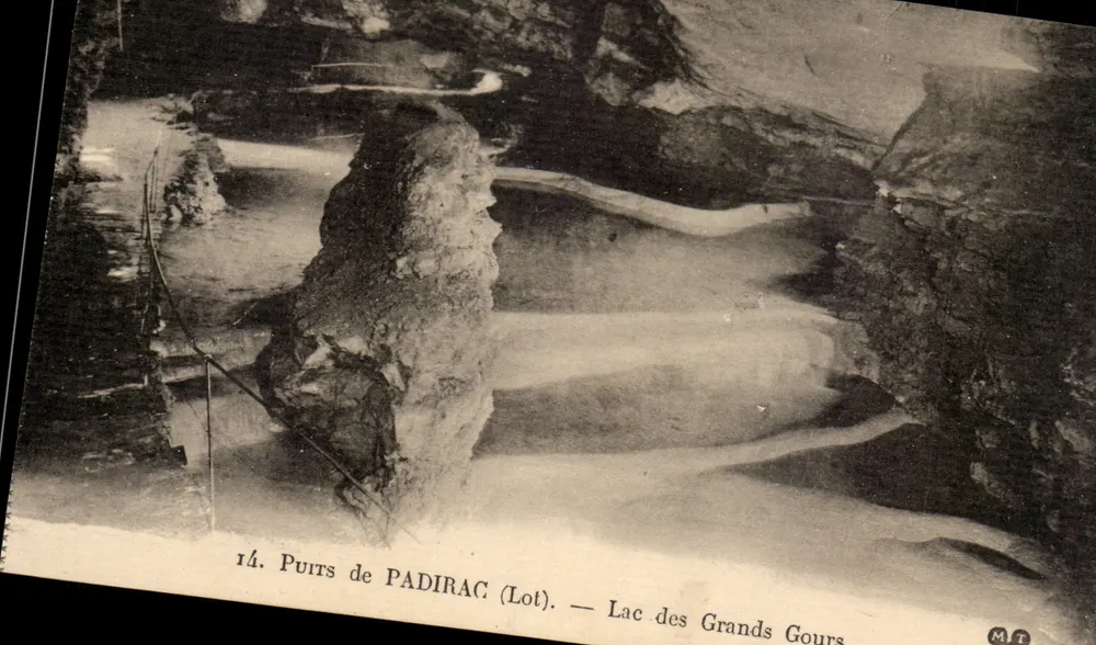 Poço de Padirac (Lot) — Lago dos Grandes Gours — editor MT - Frente
