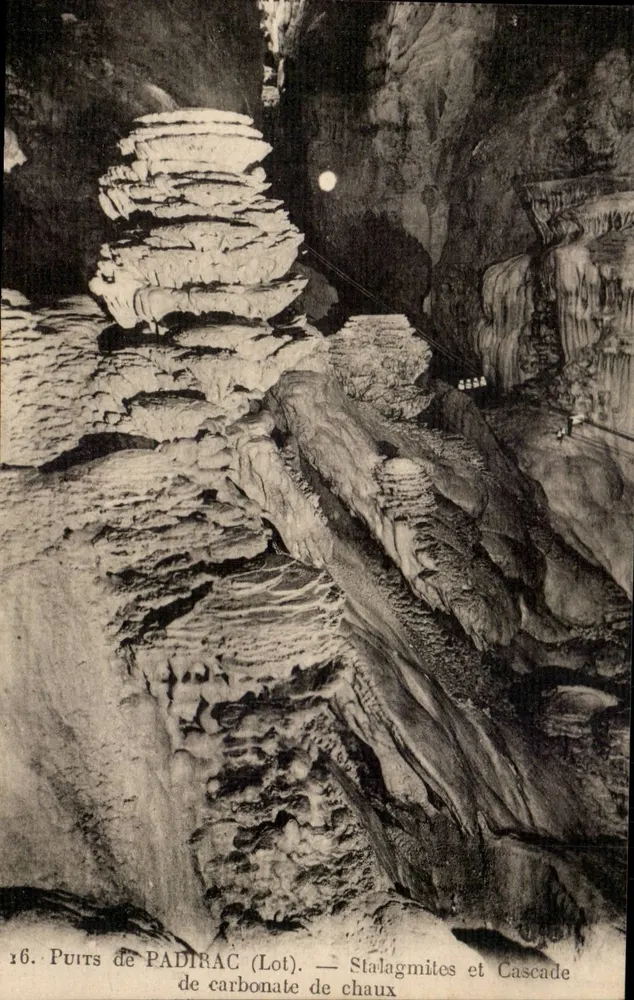 Puits de Padirac (Lot) — Stalagmites et Cascade de carbonate de chaux - Recto