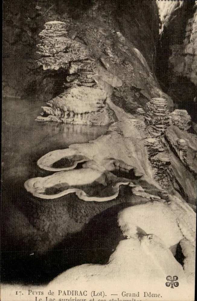 Brunnen von PADIRAC (Lot) — Oberer See und seine Stalaktiten — Großer Dom - Vorderseite