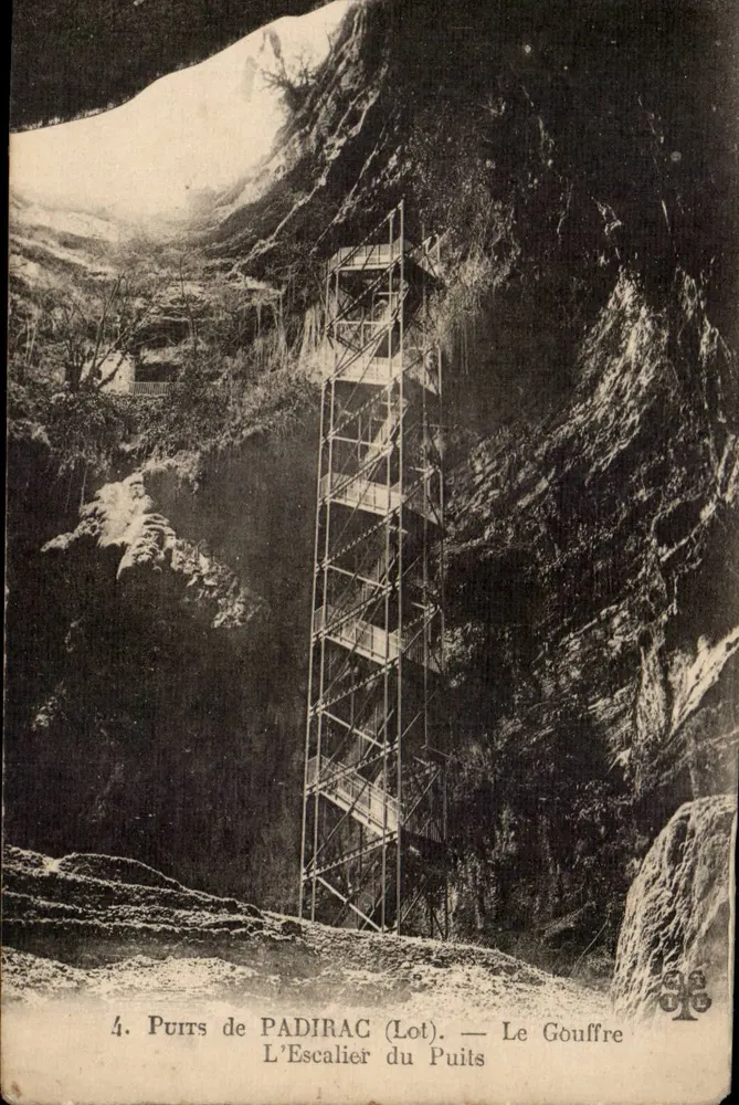 Poço de Padirac (Lot) — O Abismo A Escada do Poço - Frente