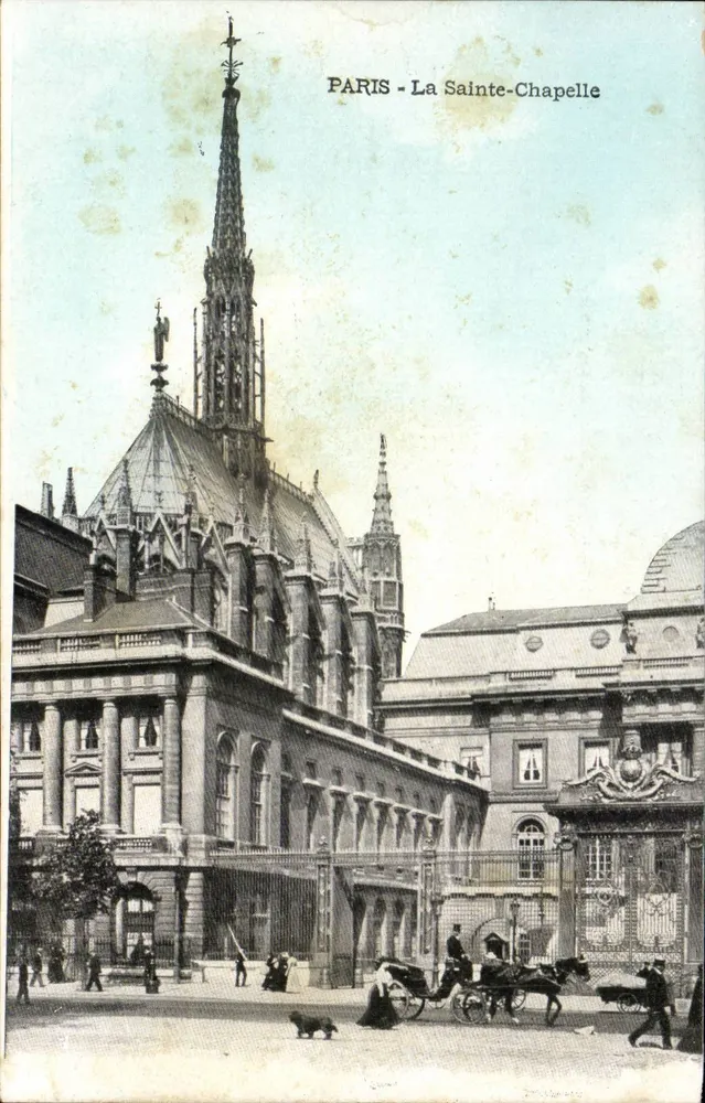 Paris — A Santa Capela — vista do edifício e da praça com carruagem — editor não identificado - Frente