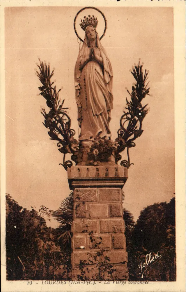 Lourdes (Hies-Pyr.) — A Virgem coroada — Galloeds - Frente