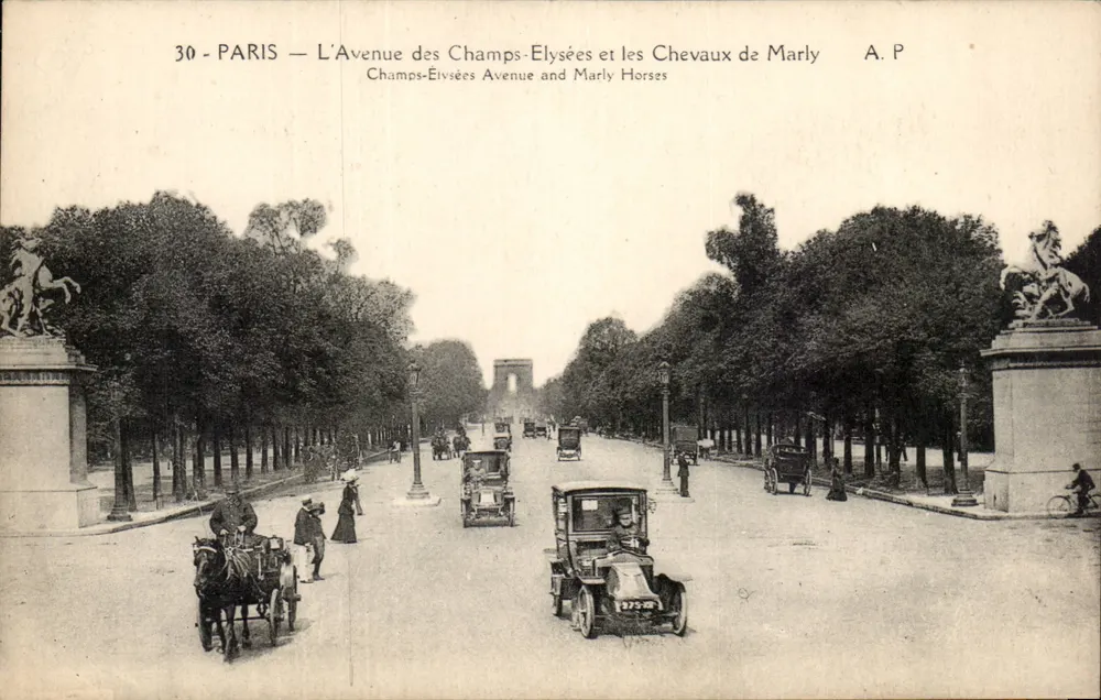Paris — Die Avenue des Champs-Élysées und die Chevaux de Marly — A.P. - Vorderseite