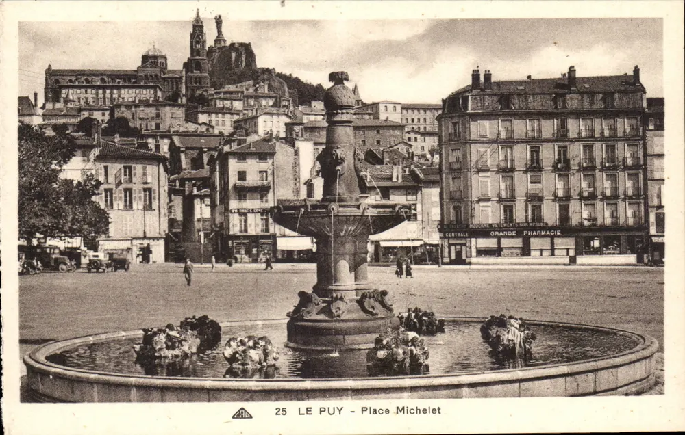 Le Puy - Praça Michelet — vista da fonte e do castelo — editor C. Ancienne des Arts Photomécaniques, Strasbourg - Frente