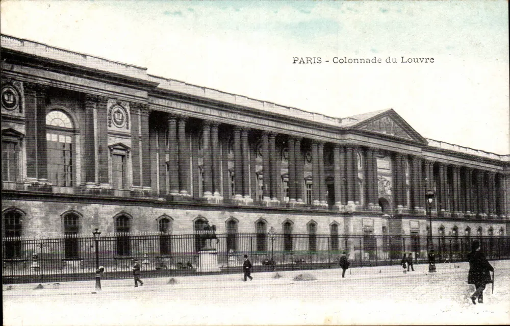 PARIS - Colunata do Louvre — vista arquitetônica — editor não visível, número de série não visível - Frente