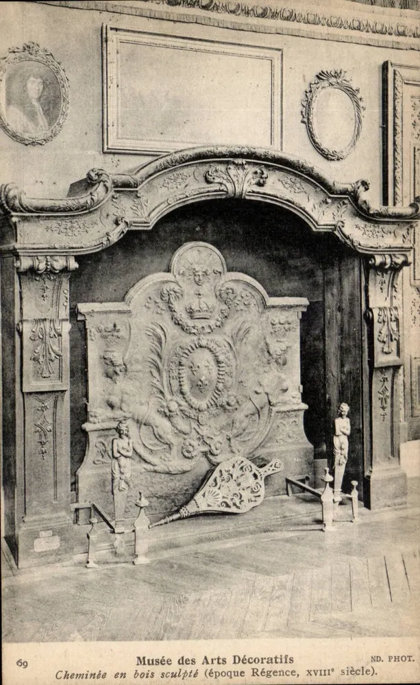 Lareira de madeira esculpida — época Régence, século XVIII — Museu dos Artes Decorativas — ND. PHOT. — n° 69 - Frente