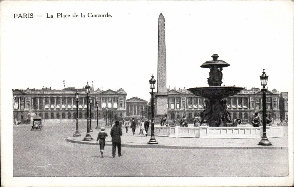 PARIS — A Praça da Concórdia — vista com o Obelisco e a Fonte - Frente