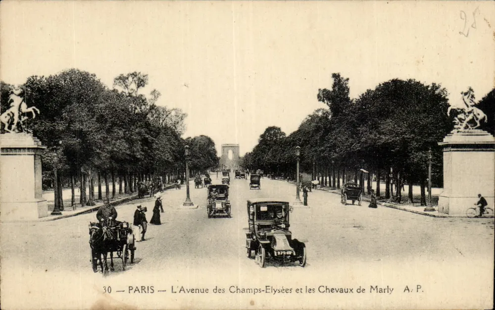 PARIS — Die Avenue des Champs-Élysées und die Pferde von Marly — A.P. - Vorderseite
