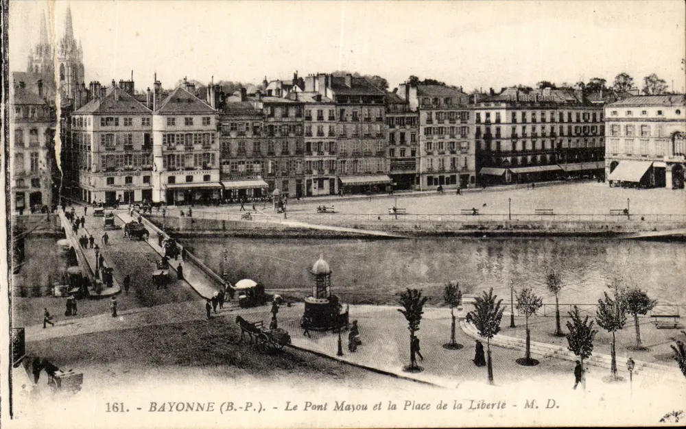 Bayonne (B.P.) — Der Pont Mayou und der Place de la Liberté — M. D. - Vorderseite
