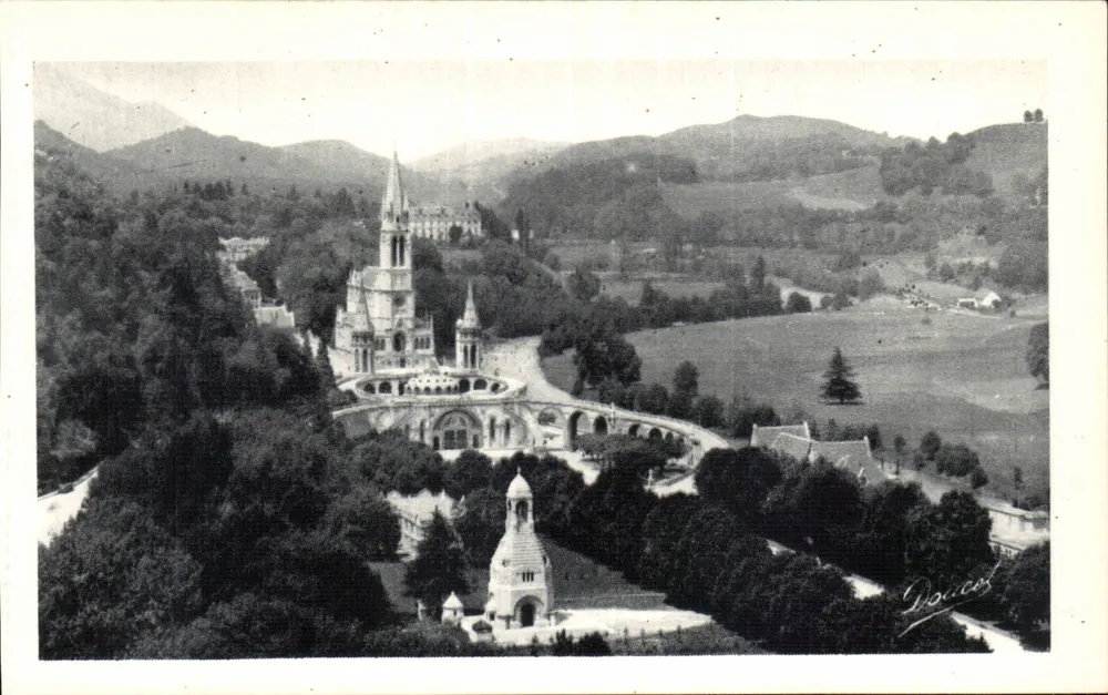 Lourdes — A Basílica e o Monumento Interallié vistos do Castelo Forte — P.D. Lourdes - Frente