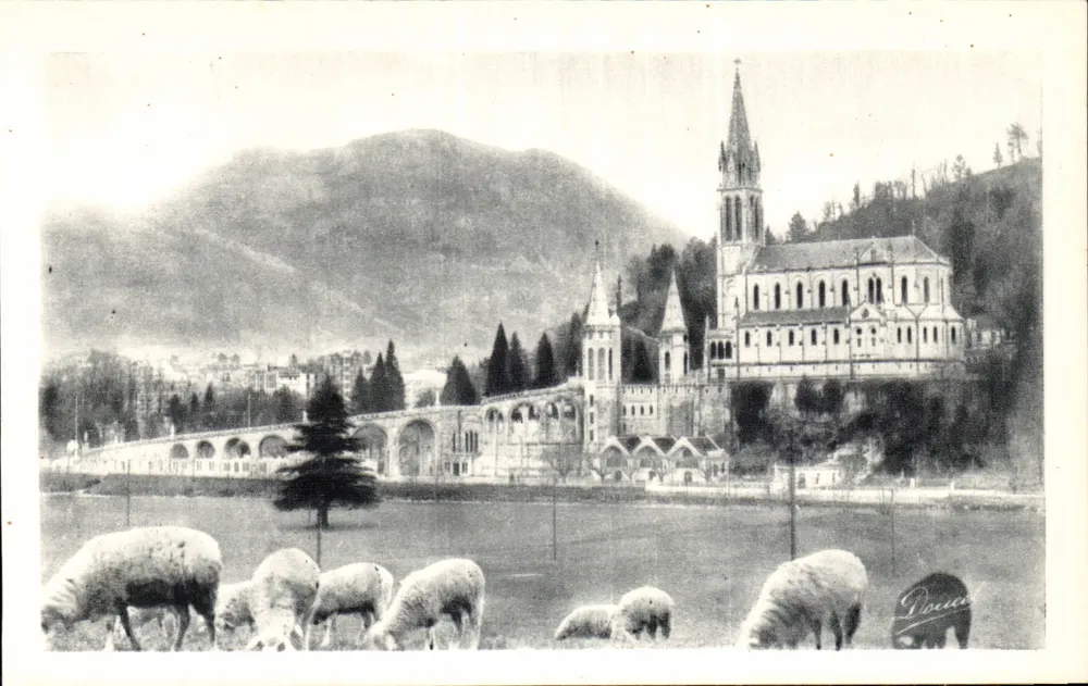 Lourdes — A Basílica — Editor P. Douce - Frente