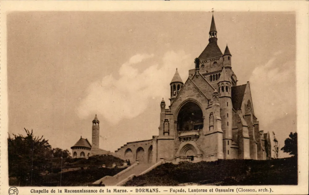 Kapelle der Erkenntnis der Marne — Fassade, Laterne und Ossuar — Dormans - Vorderseite