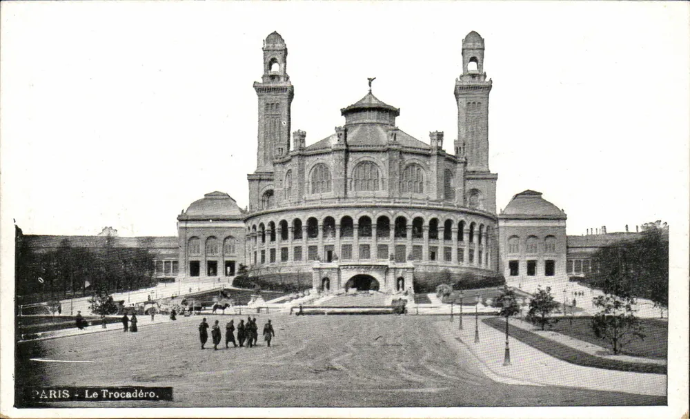 PARIS - O Trocadéro — vista do Palácio de Chaillot, editor desconhecido - Frente