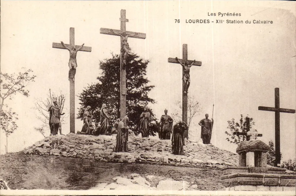 Lourdes — Estação do Calvário — Os Pirineus - Frente