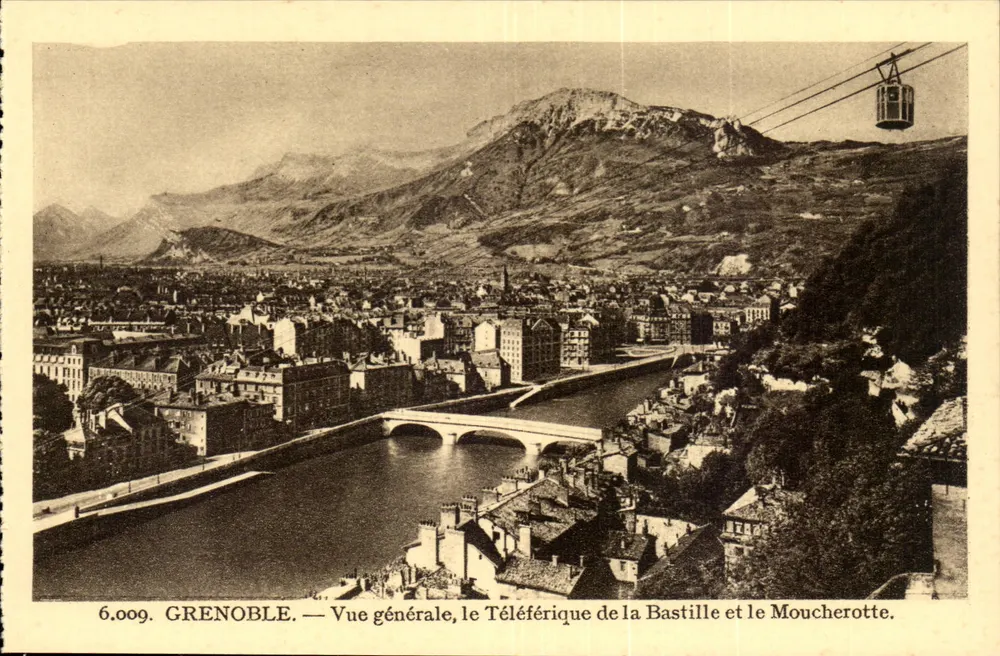 Grenoble — Allgemeiner Blick, der Seilbahn der Bastille und der Moucherotte - Vorderseite