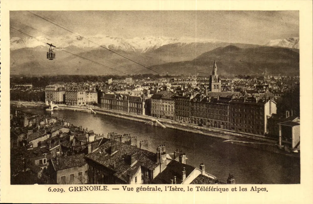 Grenoble — Vista geral, o Isère, o Teleférico e as Alpes. - Frente