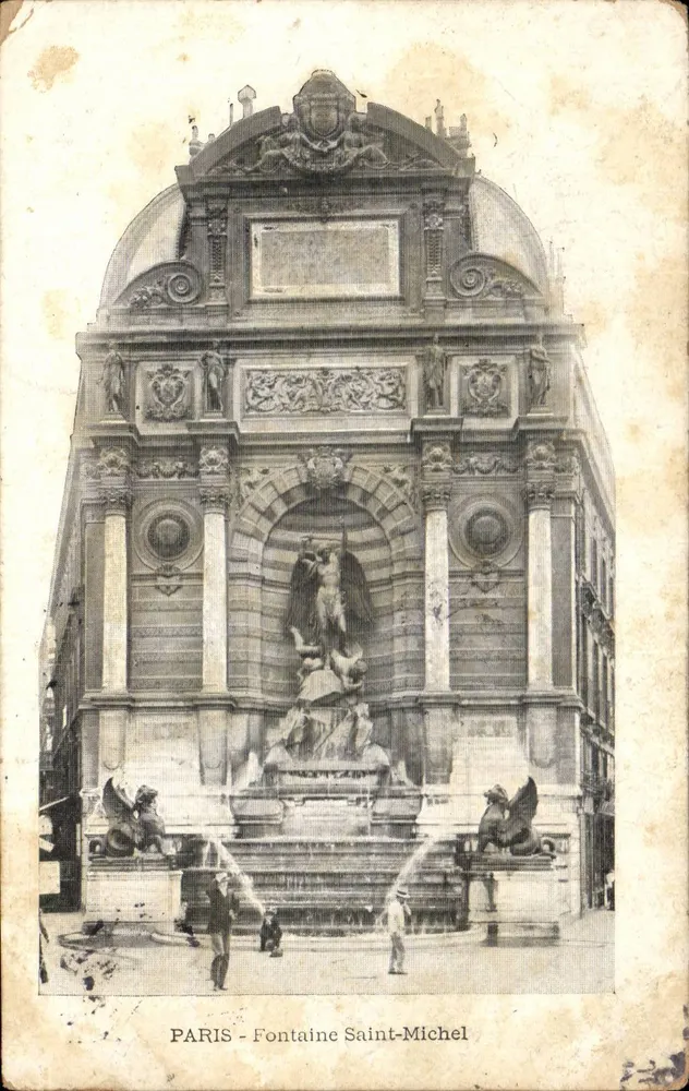 Paris - Fontaine Saint-Michel — vista arquitetônica decorada com estátuas e gárgulas — editor não identificado - Frente