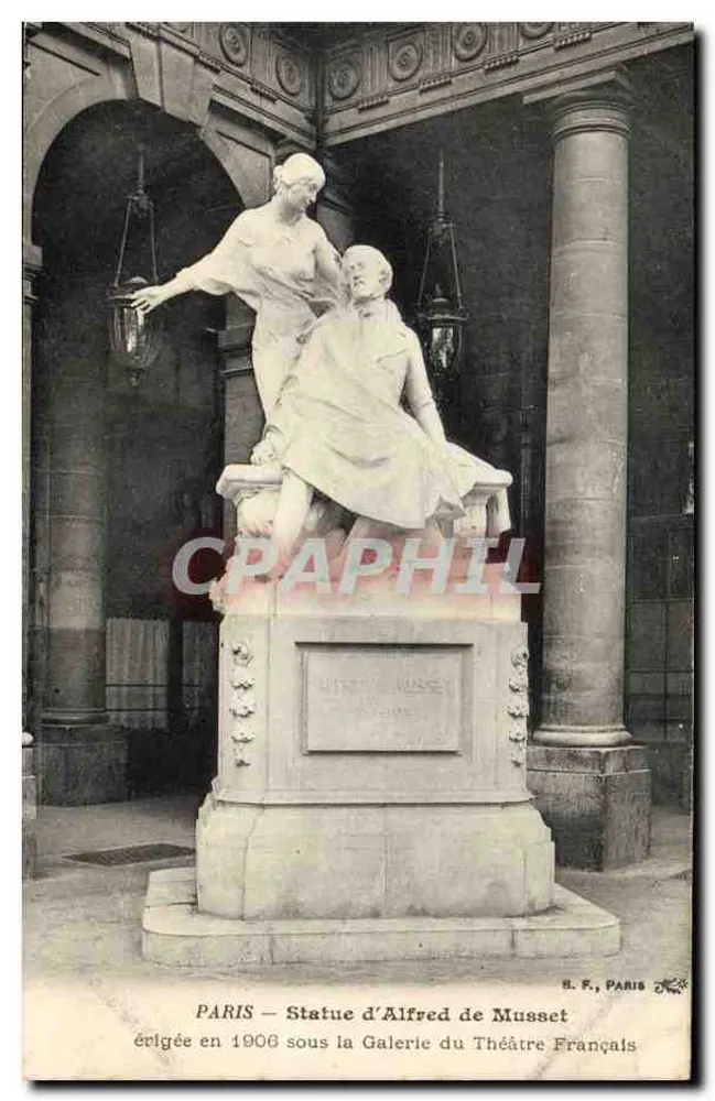 Paris — Estátua de Alfred de Musset — erguida em 1906 sob a Galeria do Teatro Francês - Frente